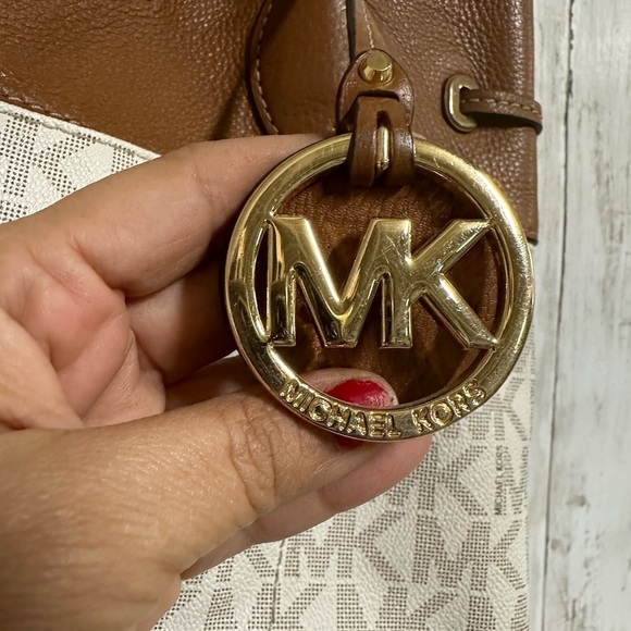 Michael Kors Marina North South Large Drawstring Tote - Picture 7 of 10